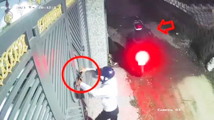Video: Tên trộm táo tợn bẻ khóa vào nhà, ung dung dắt xe SH tẩu thoát
