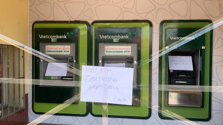 Video: Nhiều trụ ATM ở Bình Dương bị đập phá trong đêm