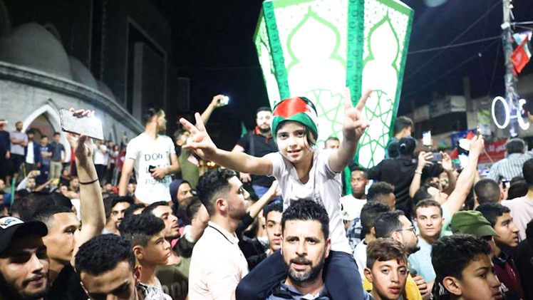 Video: Người dân ở Dải Gaza đổ ra đường ăn mừng lệnh ngừng bắn với Israel