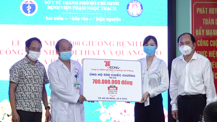 Video: Công ty Á Đông đồng hành cùng Tuổi Trẻ tặng 500 chiếc giường cho 2 bệnh viện Phạm Ngọc Thạch và Củ Chi