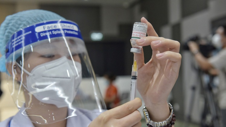 Video: Nhắn tin nhắc người dân đi tiêm vắc xin ngừa COVID-19 ở TP.HCM