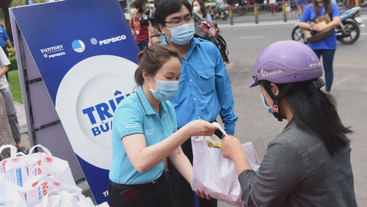 Góc nhìn trưa nay | Cộng đồng chung tay “chia lửa” với tuyến đầu chống dịch