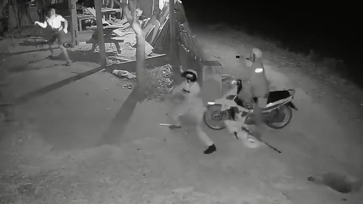 Video: Trích xuất camera trộm chó hung hãn chống trả chủ nhà