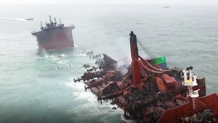 Video: Nhiều nước chạy đua ứng phó vụ chìm tàu chở 320 tấn dầu ở Sri Lanka