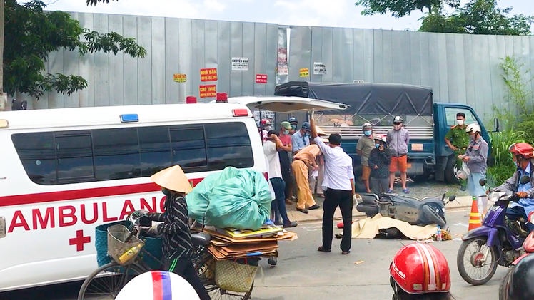 Video: Trên đường đi thăm người thân, một phụ nữ bị xe ben cán tử vong