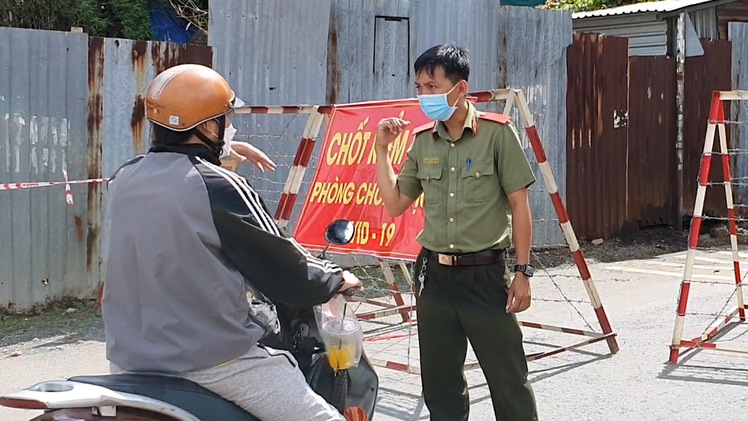 Video: Phong tỏa thêm khu phố 4, phường Tăng Nhơn Phú A với hơn 7.000 dân