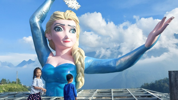 Video: Công chúa Elsa ở Sa Pa lại gây ồn ào, bị 'ném đá' tới tấp