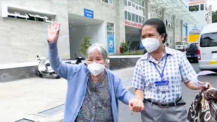 Video: Nhiều người nghèo, lớn tuổi an tâm khi được tiêm vắc xin ở TP.HCM
