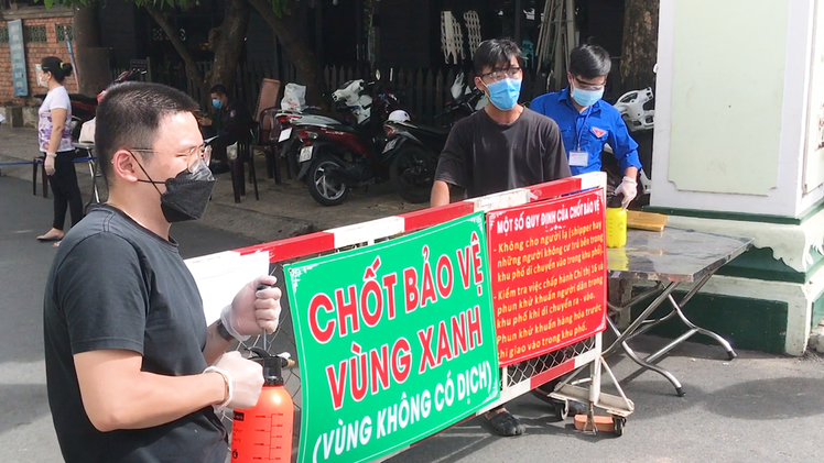 Video: 'Chốt xanh' xuất hiện ở TP.HCM, bảo vệ dân an toàn với dịch bệnh