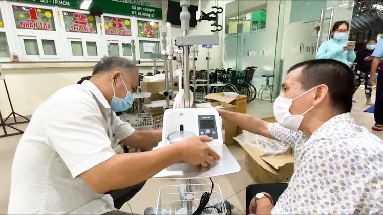 Video: Tặng 33 máy thở cho 5 bệnh viện điều trị COVID-19 ở TP.HCM