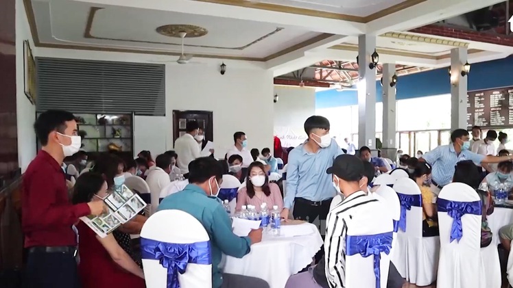 Video: Cả trăm người dự sự kiện giữa lúc dịch căng thẳng, phạt hơn 300 triệu đồng