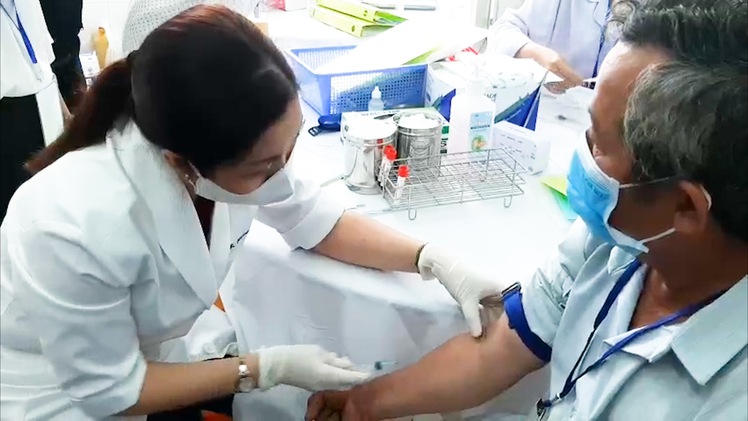 Video: Vắc xin Nano Covax có sản phẩm sử dụng theo đường xịt mũi