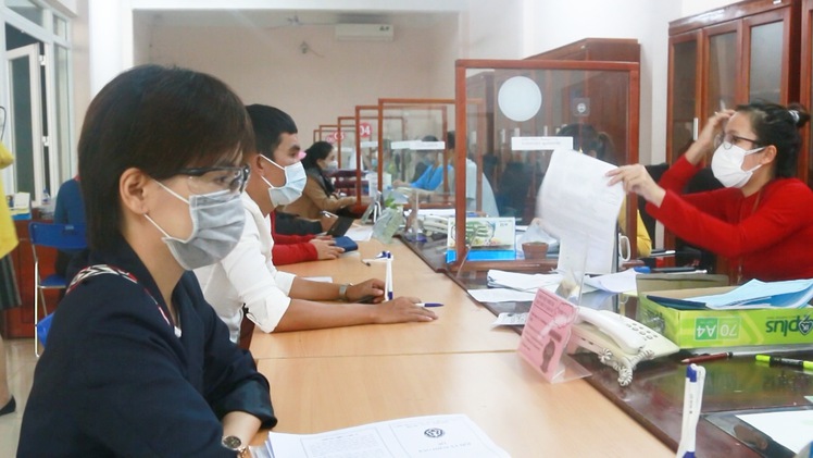 Video: Rất đông người làm hồ sơ bảo hiểm thất nghiệp tại Đắk Lắk, lo ngại nguy cơ lây lan dịch
