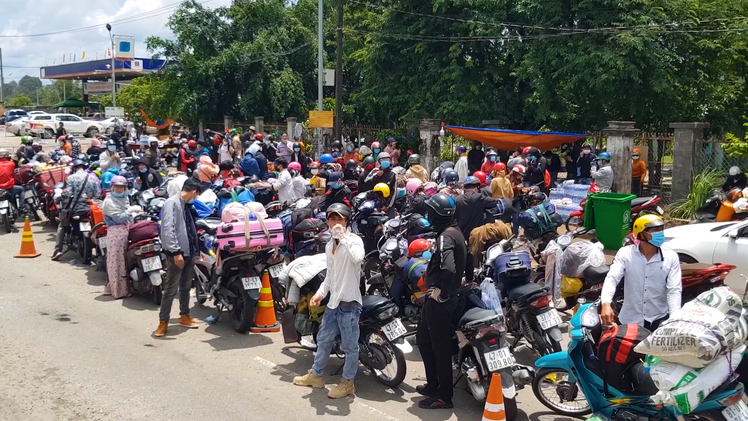 Video: Sau yêu cầu 'ai ở đâu ở đấy', trường hợp nào đã lỡ về trên đường, Đắk Lắk vẫn đón trong ngày 2-8