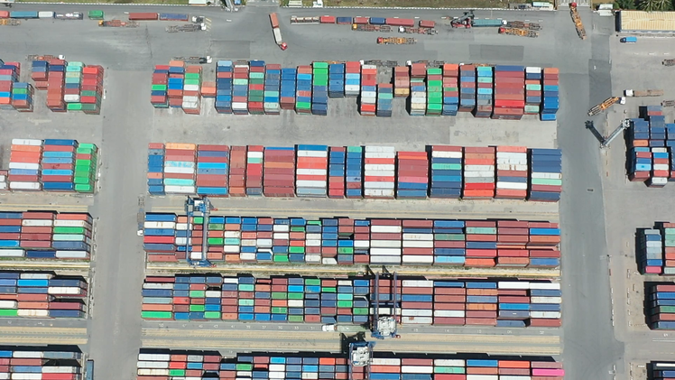 Video: Nghẽn sản xuất vì COVID-19, ứ đọng hàng chục ngàn container hàng hóa tại cảng Cát Lái