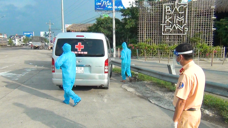 Video: Phát hiện, yêu cầu quay đầu 9 xe cứu thương chở người tử vong không rõ nguyên nhân