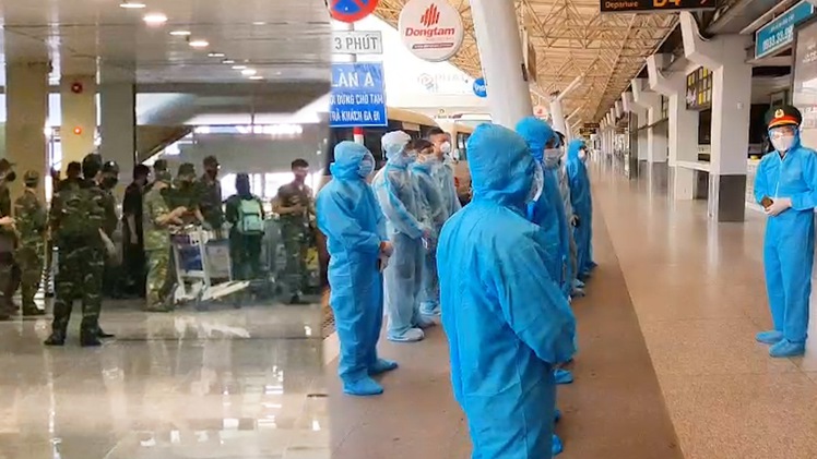 Video: 300 cán bộ, học viên Học viện Quân y hỗ trợ TP.HCM chống dịch đã đến Tân Sơn Nhất