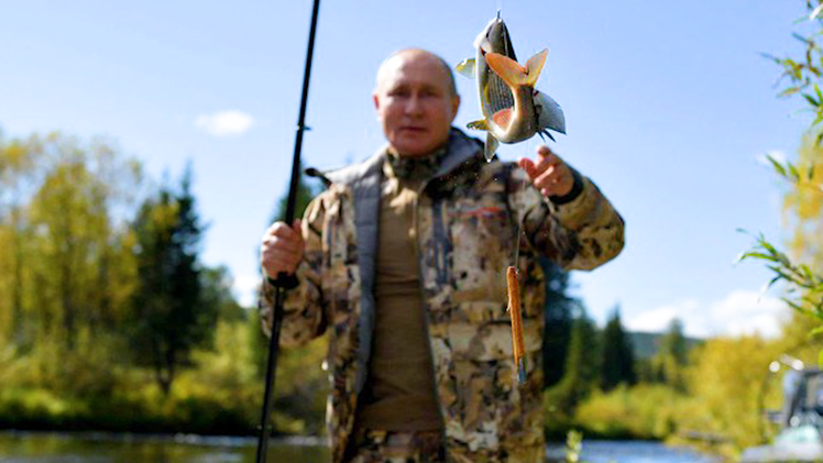 Video: Công bố hình ảnh Tổng thống Nga Putin đi câu cá, đi bộ ở Siberia