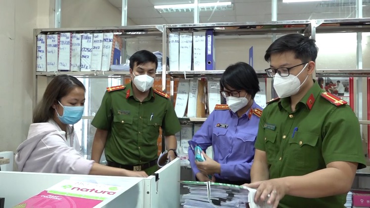 Video: Thông đồng nâng giá kit xét nghiệm Việt Á hưởng gần 11 tỉ đồng, bắt 2 người