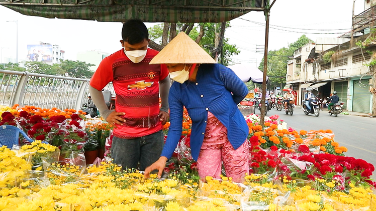 Video: Chợ hoa Bến Bình Đông ngày đưa ông Táo... vẫn chưa đông