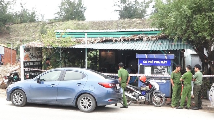 Video: Bắt thanh niên ngồi trên ô tô chĩa súng bắn vào quán cà phê làm hai người bị thương