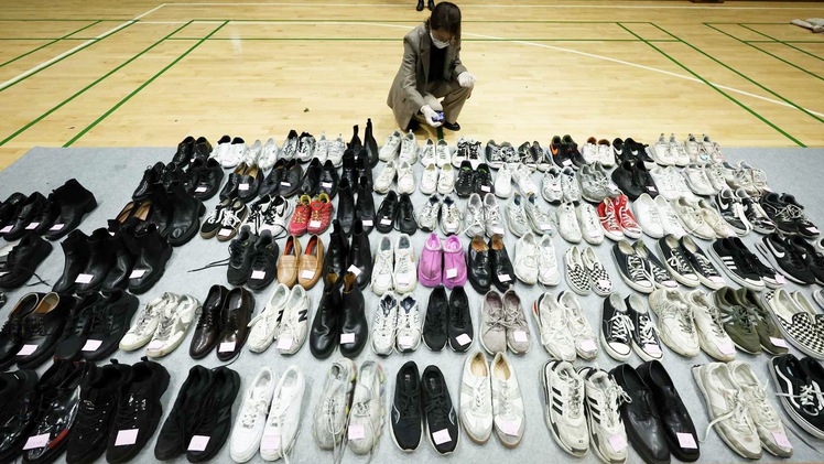 Video: Hơn 800 đồ vật thất lạc trong vụ giẫm đạp kinh hoàng ở Hàn Quốc đang chờ người đến nhận