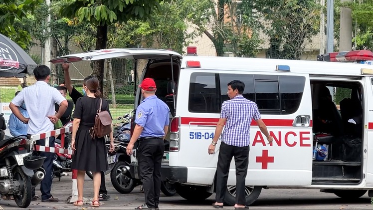 Video: Điều tra nguyên nhân bảo vệ trường đại học gục chết trong phòng làm việc ở Thủ Đức