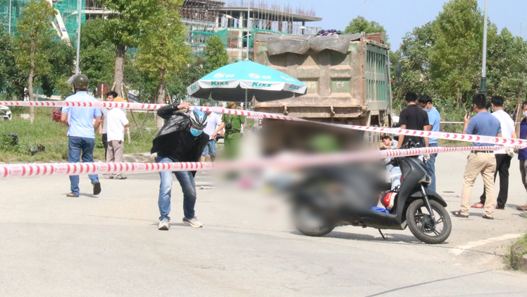 Video: Hiện trường vụ tai nạn nghiêm trọng ở Huế, mẹ mang bầu tháng thứ 7 cùng hai con nhỏ tử vong