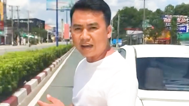 Video: Tài xế vác rựa đòi 'chẻ đầu' tài xế khác trên quốc lộ 13 bị phạt 4 triệu đồng