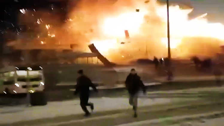 Video: Cháy lớn tại trung tâm mua sắm, nhiều người tháo chạy ở Nga