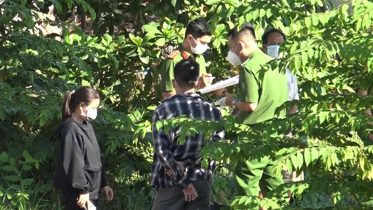 Video: Thông tin đến người nhà sinh viên đang mất tích về một thi thể nam giới phát hiện trên sông Sài Gòn