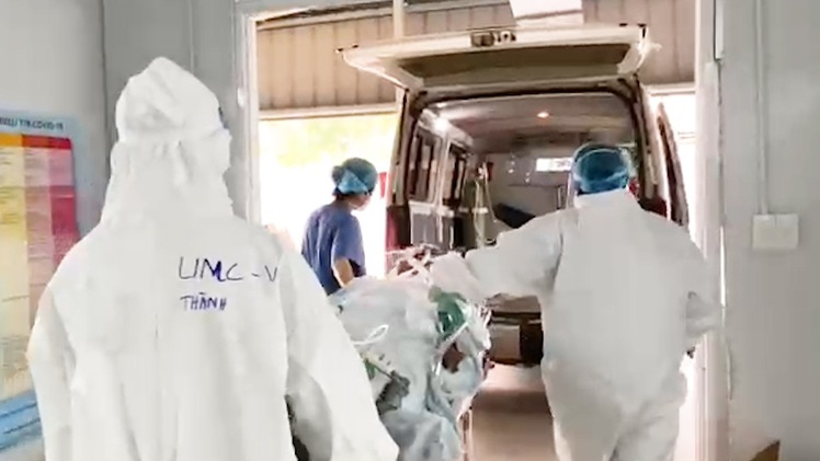 Video: Những hình ảnh cảm động về ca trực cuối cùng ở Trung tâm hồi sức COVID-19 Lam Sơn