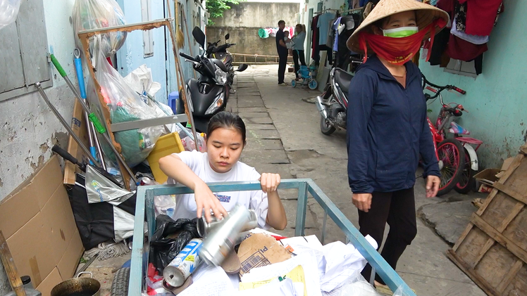 Video: Hai sinh viên mồ côi vượt khó đến giảng đường