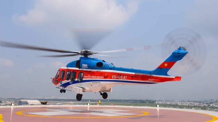 Video: Phục vụ du khách ngắm TP.HCM từ trên cao bằng trực thăng