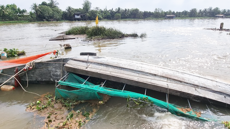 Video: Đề nghị xóa ‘bẫy’ tàu ghe tại khu vực cồn nổi trên nhánh sông Tiền