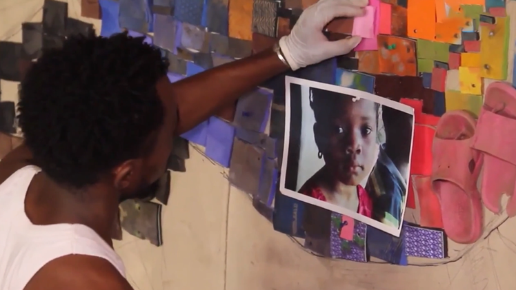 Video: Nghệ nhân người Nigeria biến dép xỏ ngón thành tác phẩm nghệ thuật