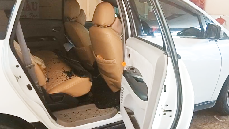 Video: Trộm đập nát cửa ô tô lấy cắp tài sản của phóng viên