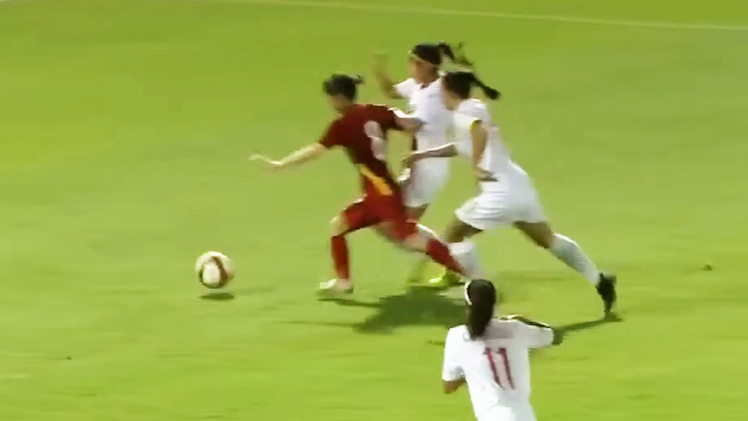 Video: Xem lại bàn thắng nâng tỉ số lên 2-1 của tuyển nữ Việt Nam trong trận gặp Philippines