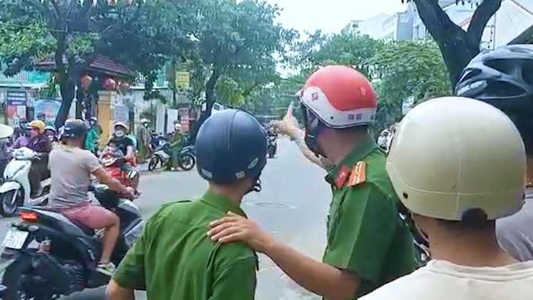 Video: Vác kiếm Nhật, súng tự chế đến quán bê thui gây náo loạn tại Hội An