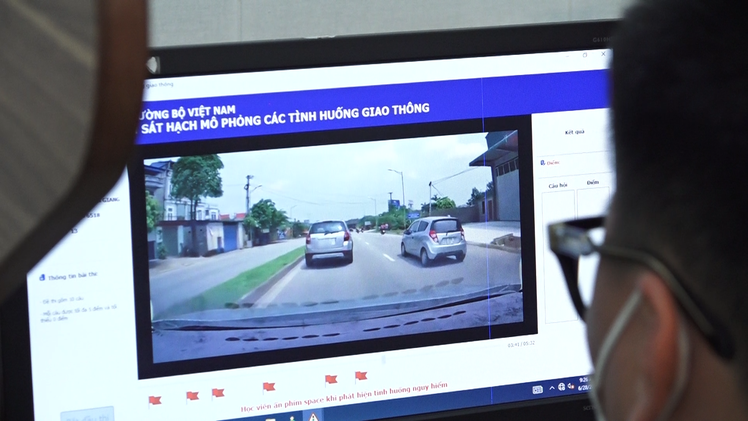 Video: Ngày đầu thi bằng lái xe có phần mềm mô phỏng, tỉ lệ đạt khoảng 60%