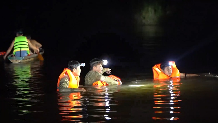 Video: Tìm thấy thi thể 3 học sinh mất tích trên sông Dinh ở Quảng Bình