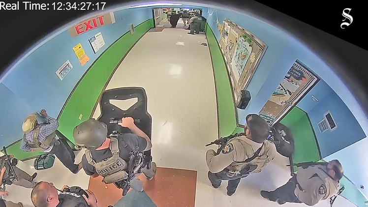 Video: Công bố video cảnh sát chần chừ trong vụ xả súng ở trường học làm 21 người tử vong