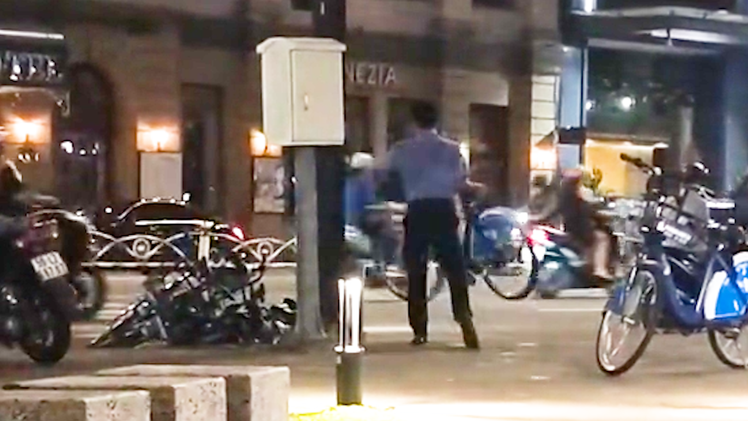 Video: Xe đạp công cộng TP.HCM bị ném 'như phế liệu', công an đang điều tra