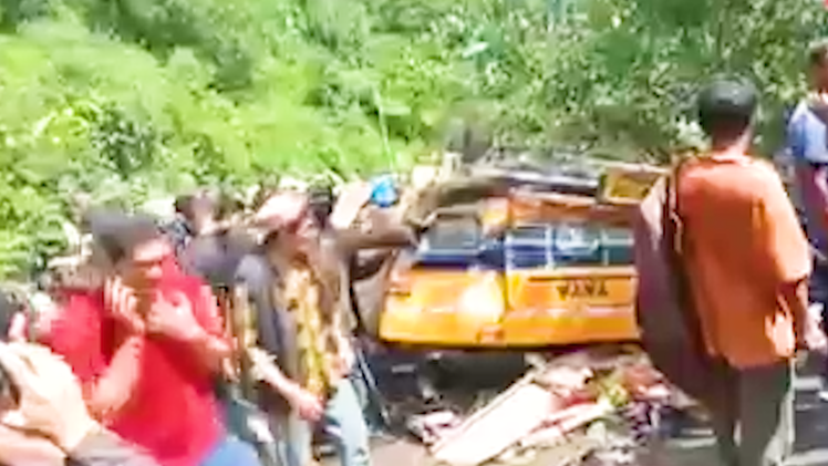 Video: Hiện trường xe buýt rơi xuống vực ở Ấn Độ khiến 12 người tử vong