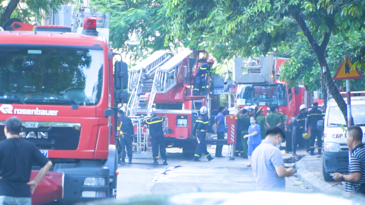 Video: Hiện trường vụ cháy quán karaoke, 3 cảnh sát hy sinh khi chữa cháy