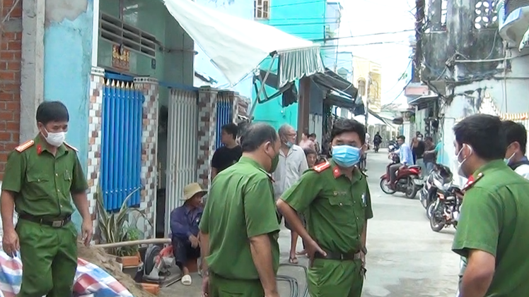 Video: Một phụ nữ bị tấn công bằng dao, búa nguy kịch ở Tiền Giang