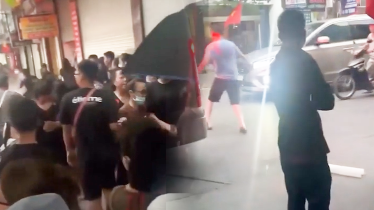 Video: Mâu thuẫn khi xếp chỗ mua bánh trung thu, nhiều người lao vào đánh nhau