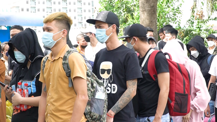 Video: Tiếp nhận 71 lao động Việt Nam liên quan vụ tháo chạy khỏi casino ở Campuchia
