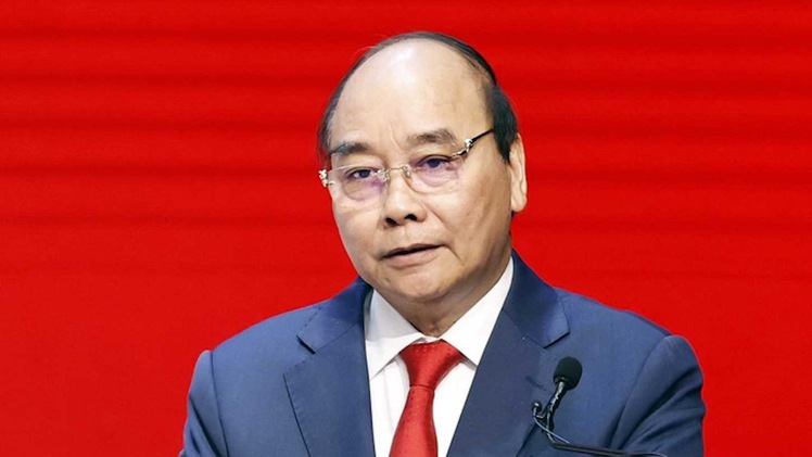 Video: Chủ tịch nước Nguyễn Xuân Phúc thôi giữ chức ủy viên Bộ Chính trị, ủy viên Trung ương Đảng khóa 13