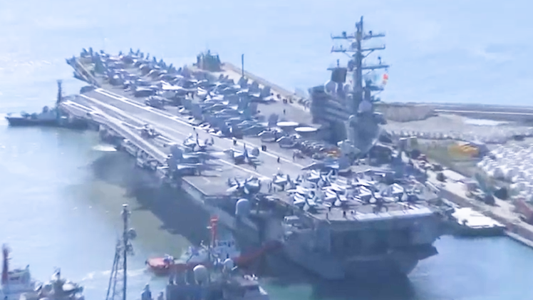 Cận cảnh tàu sân bay USS Ronald Reagan cập cảng Hàn Quốc